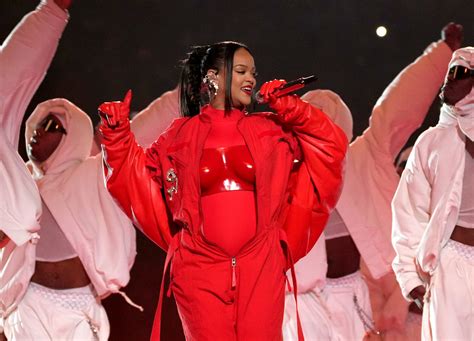 rihanna super bowl performance.